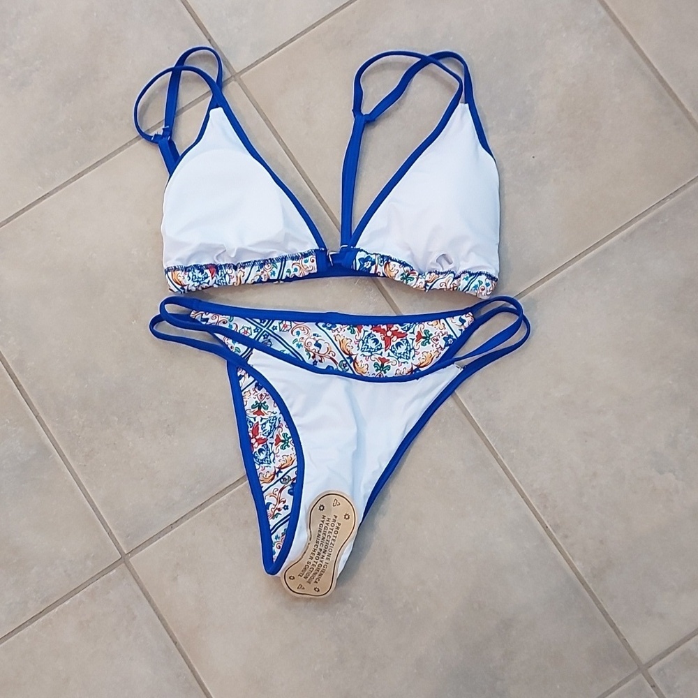 Vibrant Blue and White Patterned Bikini Set - Picture 4 of 4